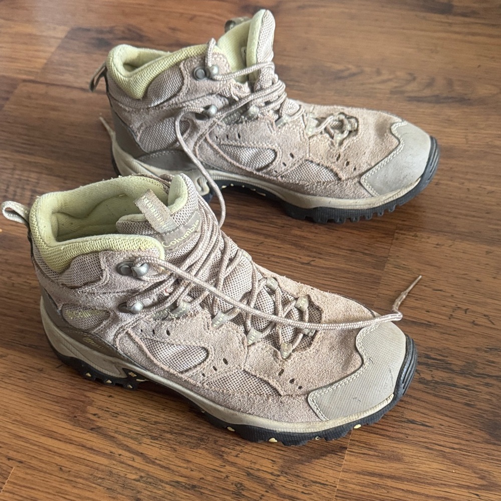 Columbia Beige Hiking Boots